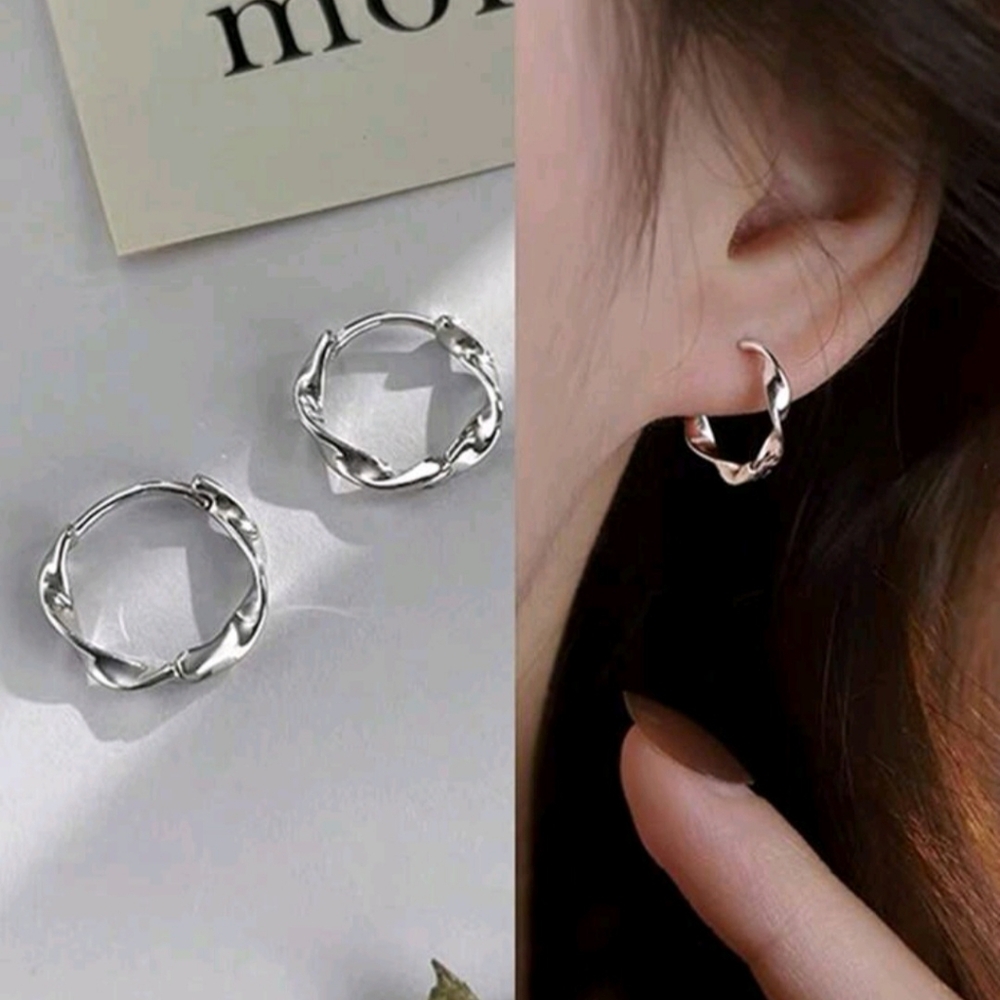 Twist Small Hoop Earrings